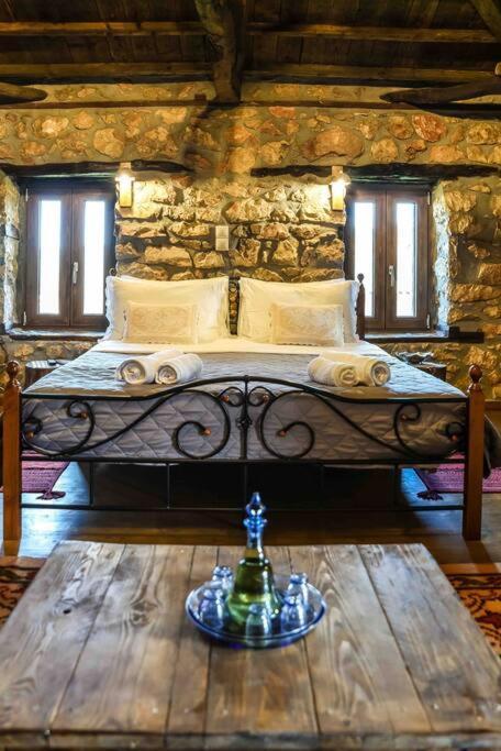 Apartment Traditional Stone