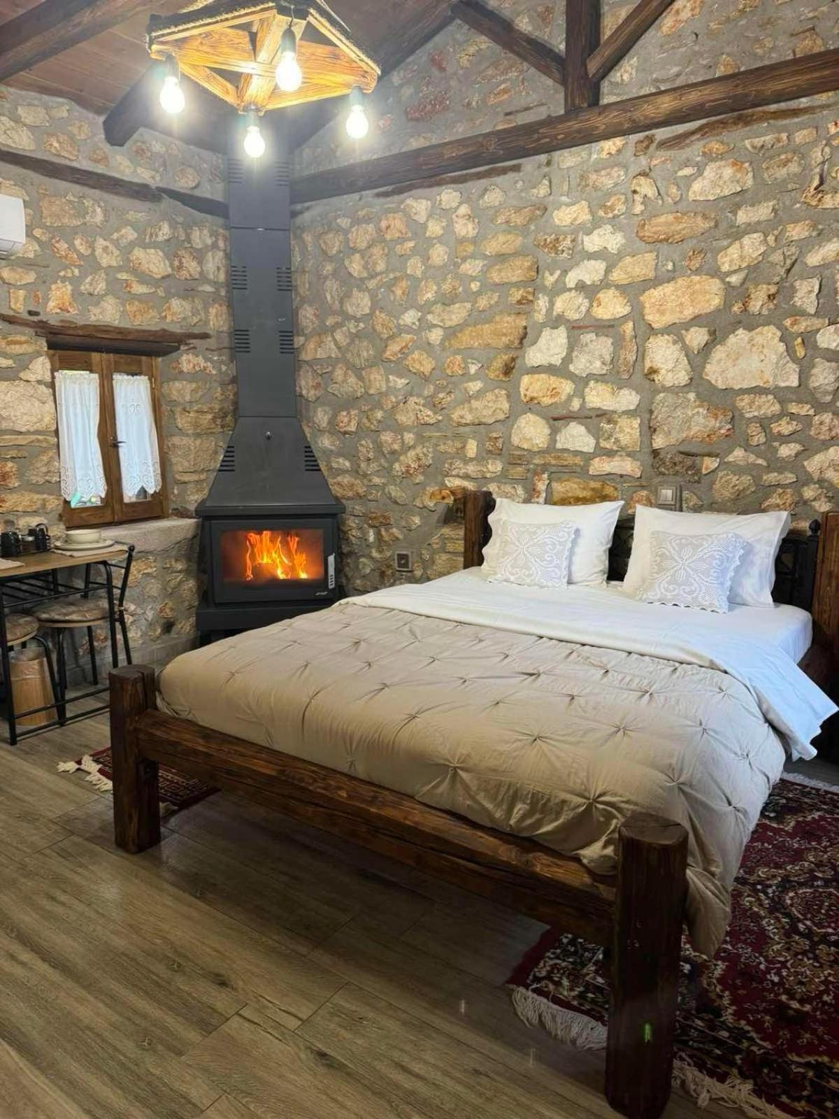 Apartment Traditional Stone *